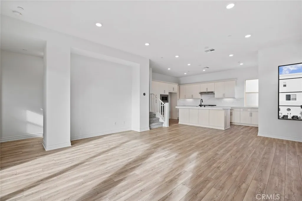 Irvine, California 92618, United States, 3 Bedrooms Bedrooms, ,4 BathroomsBathrooms,Residential,Active,226948