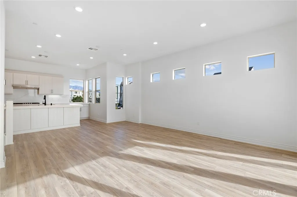 Irvine, California 92618, United States, 3 Bedrooms Bedrooms, ,4 BathroomsBathrooms,Residential,Active,226948