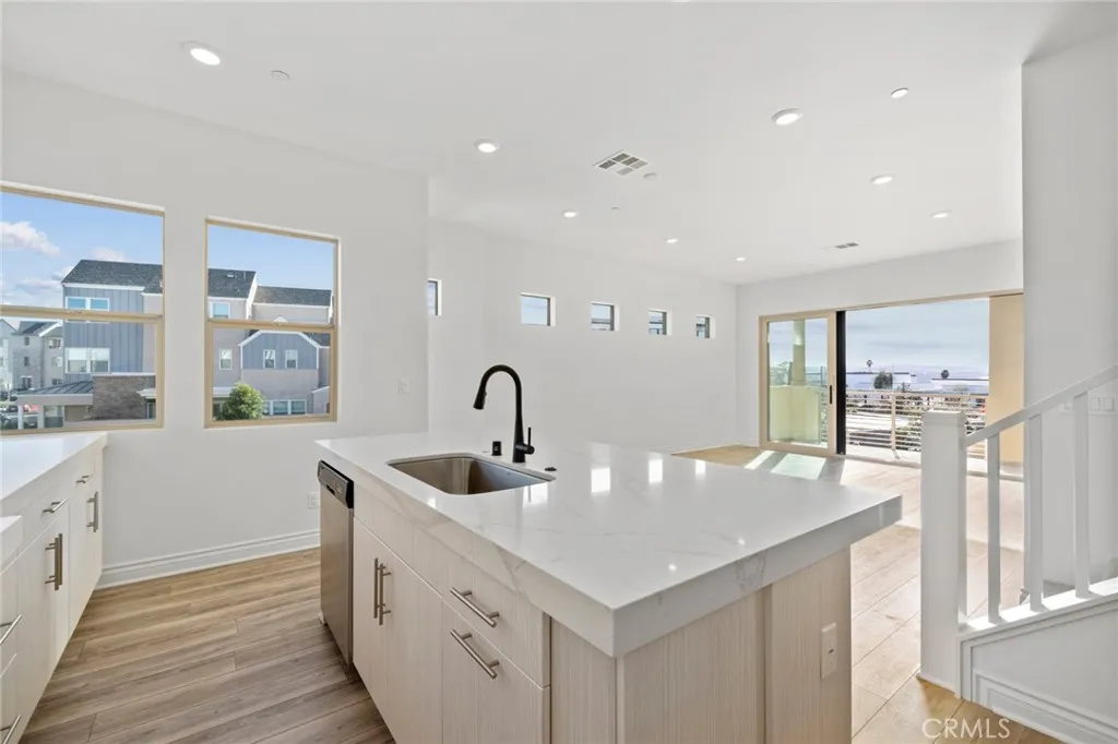 Irvine, California 92618, United States, 3 Bedrooms Bedrooms, ,4 BathroomsBathrooms,Residential,Active,226948