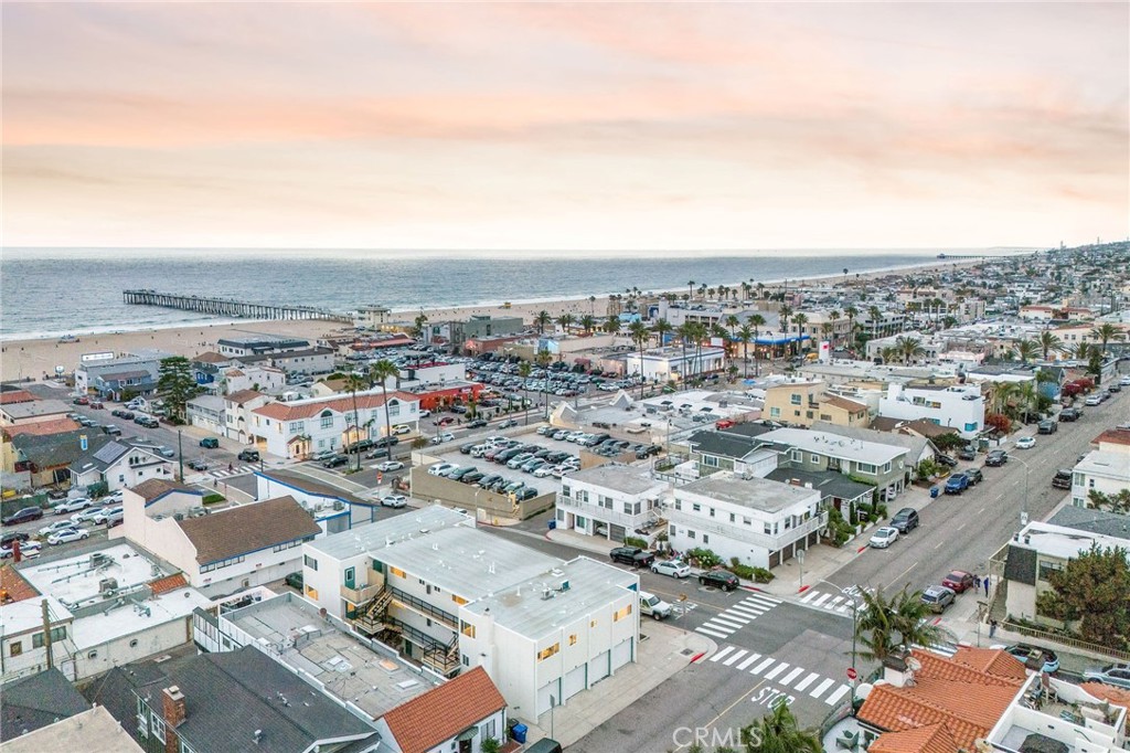 Check out YOUTUBE Video and 3D tour of the Apartment !!! Call Melissa (562) 357-5406 to schedule a showing.
Available Units: Studio ($3,150/month), 1 Bd/1 Ba w/ ocean view ($3,800/month), 1 Bd/1 Ba ($3,700/month)
Property Features:
This home invites you in with a spacious and light-filled layout that exudes warmth and comfort. The expansive living area provides a perfect setting for relaxation and entertainment, making it easy to unwind after a day at the beach or host gatherings with family and friends.
The well-appointed kitchen is a culinary enthusiast's dream, featuring modern stainless steel appliances, including a refrigerator, stove and oven, microwave, dishwasher, and disposal. The combination of tile and vinyl flooring adds a stylish yet practical touch, making maintenance a breeze. Thoughtful mirrors throughout the unit enhance the bright and open atmosphere.
Enjoy the convenience of an on-site laundry room, making laundry day a breeze. When the temperature drops, the efficient heating will keep you cozy and warm. Step out onto your private balcony to enjoy a breath of fresh air, sip your morning coffee, or take in the beautiful surroundings.
Enjoy the convenience of private garage parking available and stay comfortable year-round with in-unit A/C!
The home also comes with stylish window coverings for added privacy and elegance. Plus, it's pet-friendly, ensuring your furry companions can enjoy the beachside lifestyle with you!