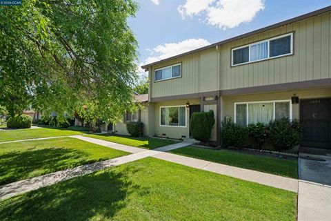 Photo of 1895 Landana Dr #B, Concord, CA 94519 (MLS # 41129557)