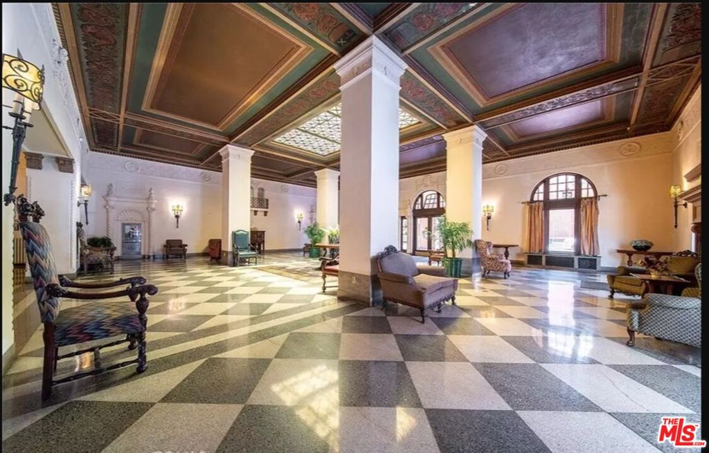 315 W 3rd Street 203
