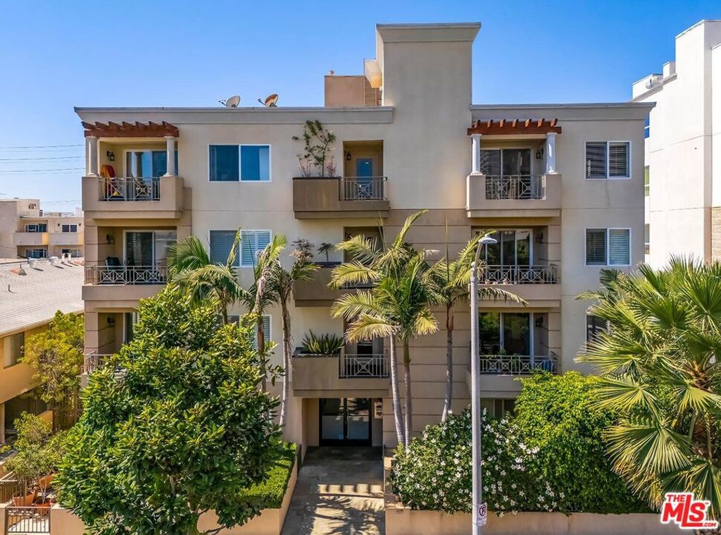 Photo of 1241 S Westgate Avenue #203, Los Angeles, CA 90025 (MLS # 25586891)