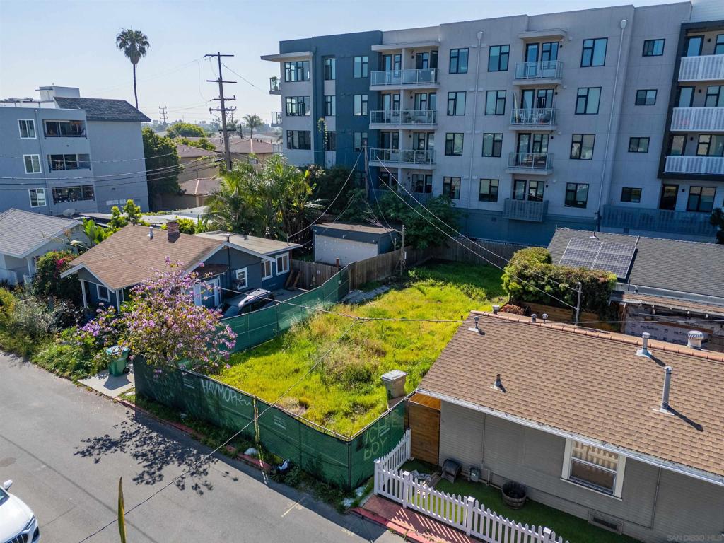 3057 Walton