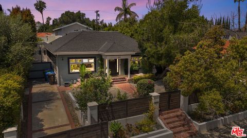 Photo of 937 S Tremaine Avenue, Los Angeles, CA 90019 (MLS # 26831411)