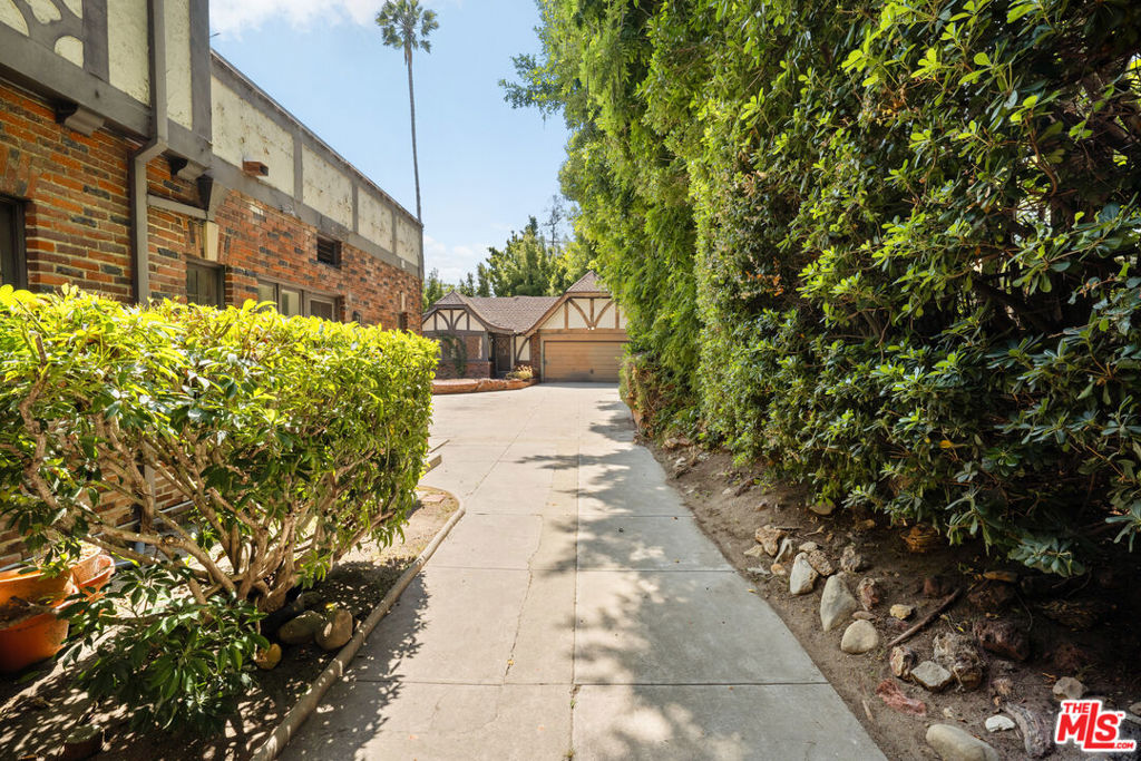 Properties 2 443 S June Street
