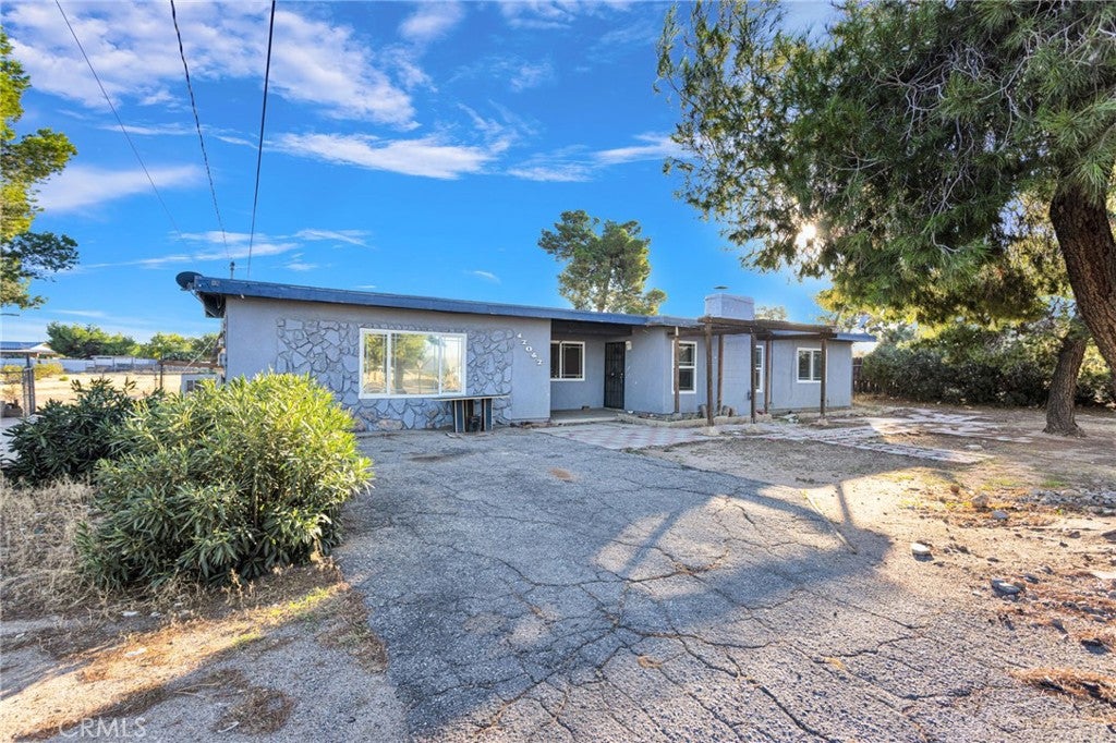 17047 Eucalyptus Street