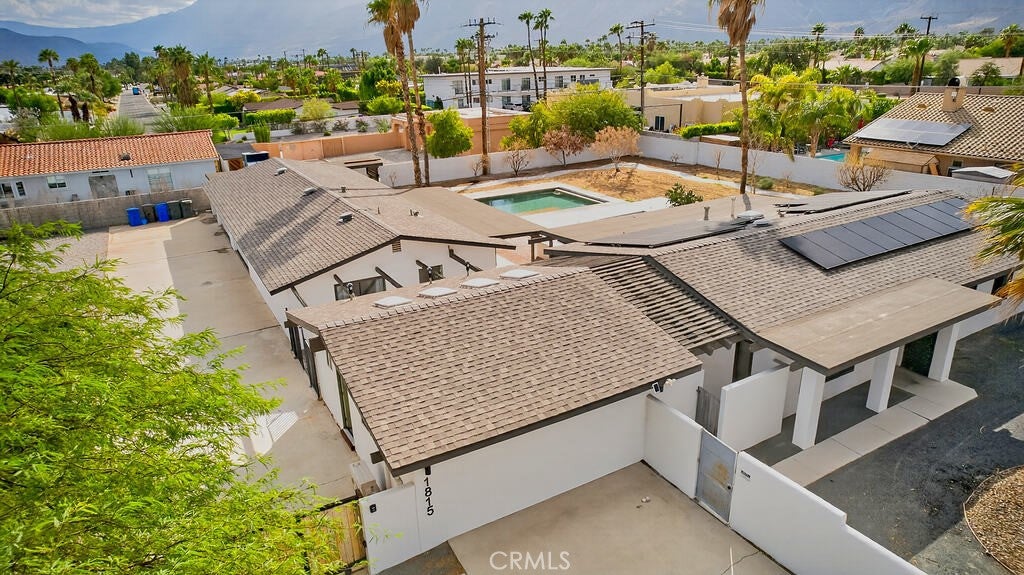 1815 E Racquet Club
