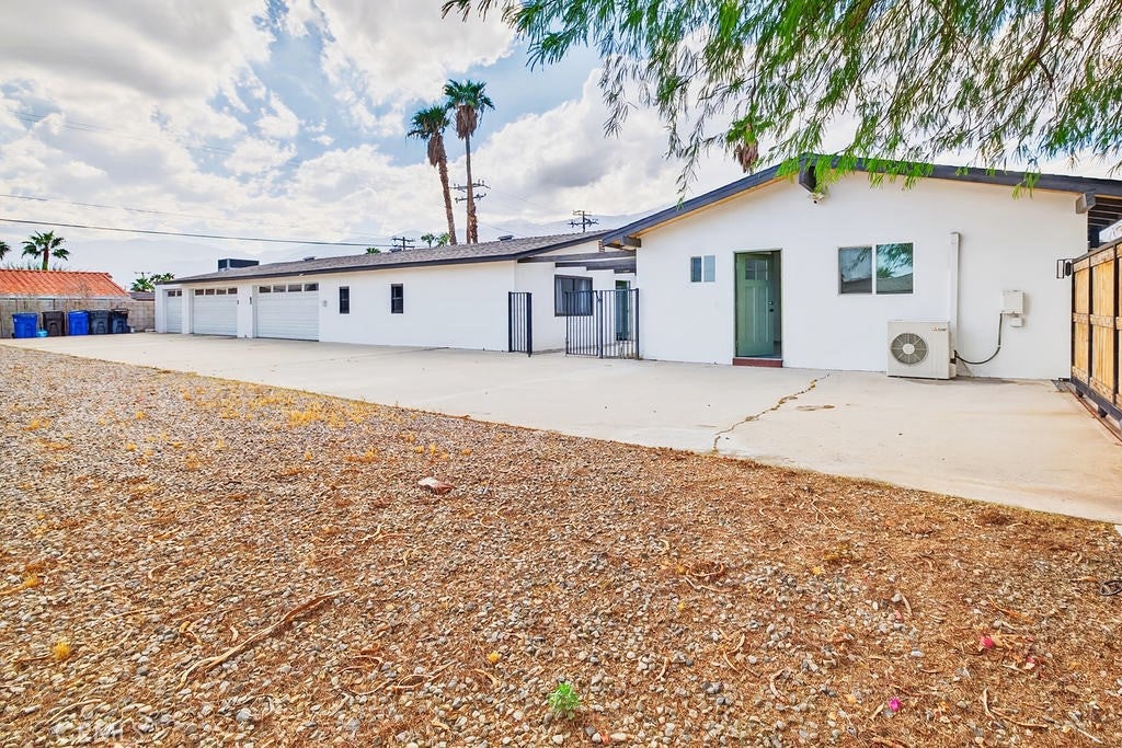 1815 E Racquet Club