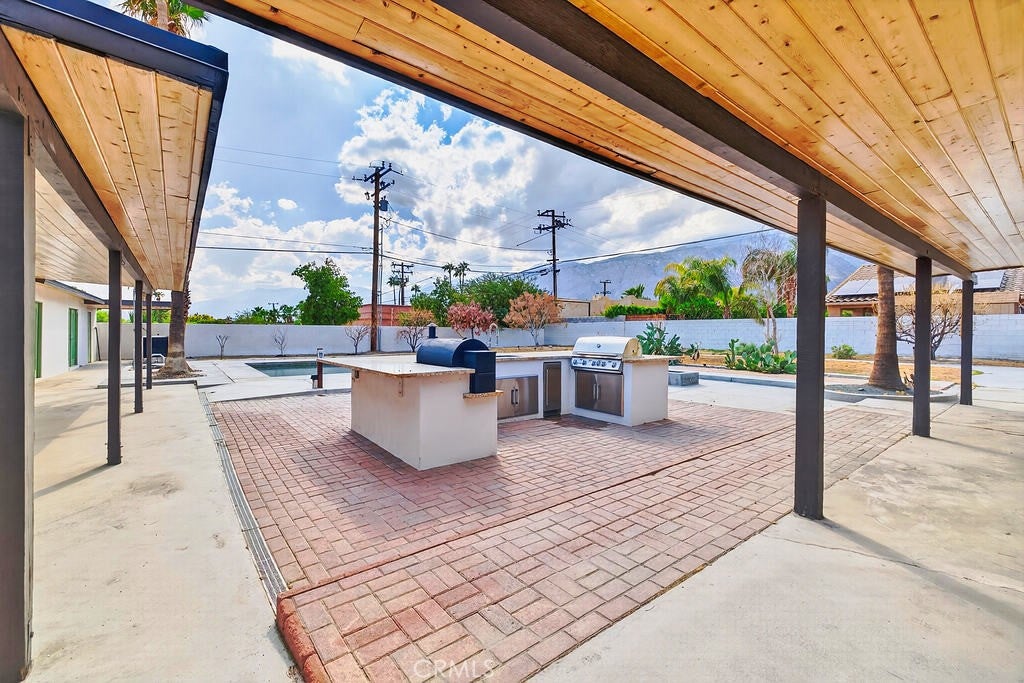 1815 E Racquet Club