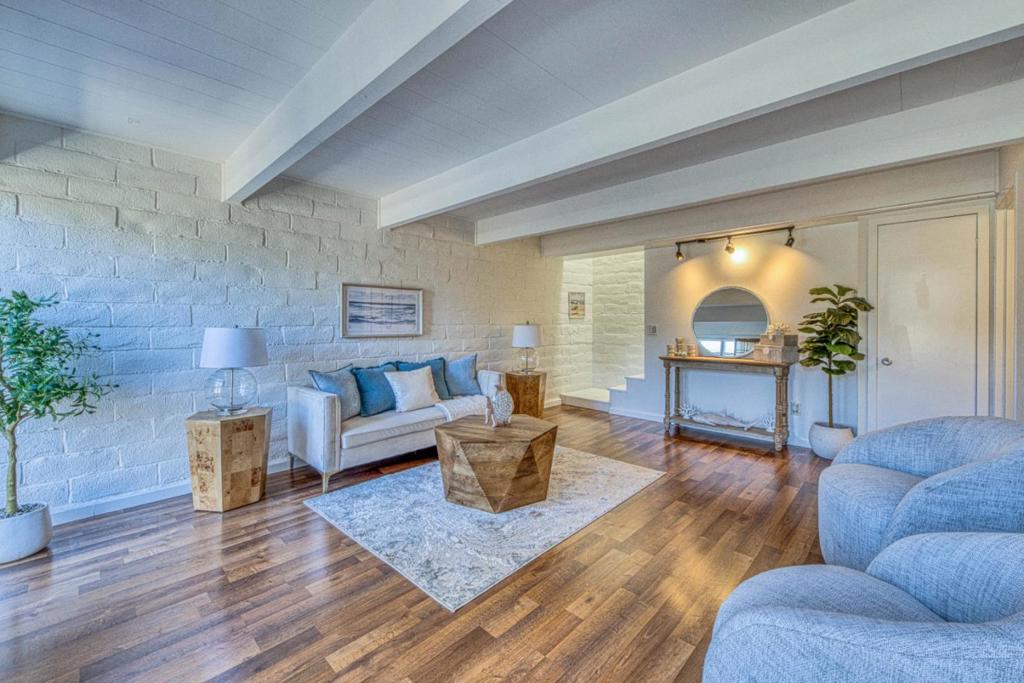 451 Dela Vina Avenue 108
