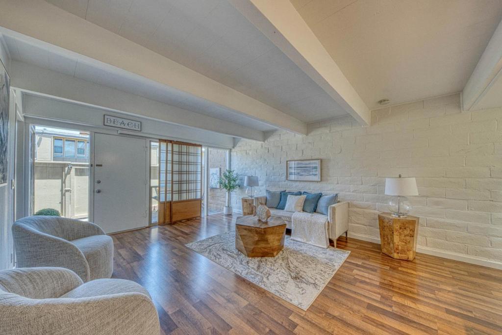 451 Dela Vina Avenue 108