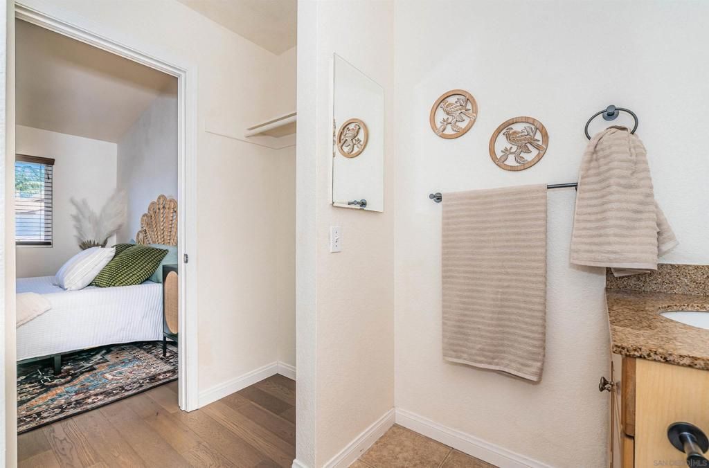 listing image 130720627453261025865