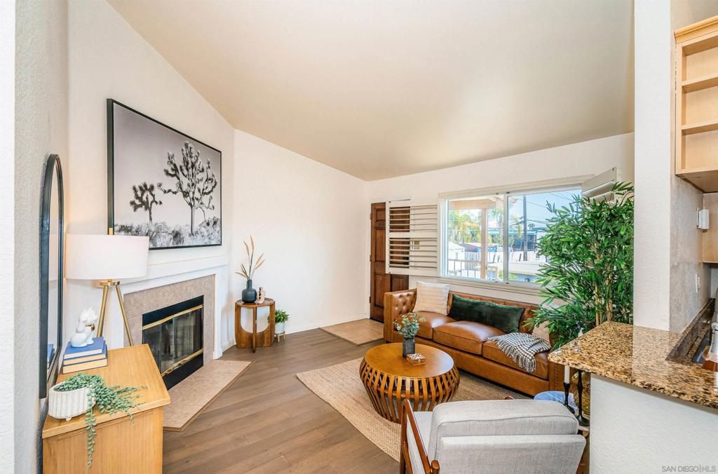 listing image 130727860685390021301