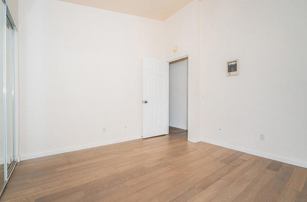 listing image 130722101107075584956