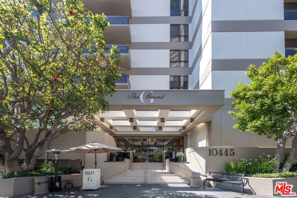 Photo of 10445 Wilshire Boulevard #406, Los Angeles, CA 90024 (MLS # 26994251)