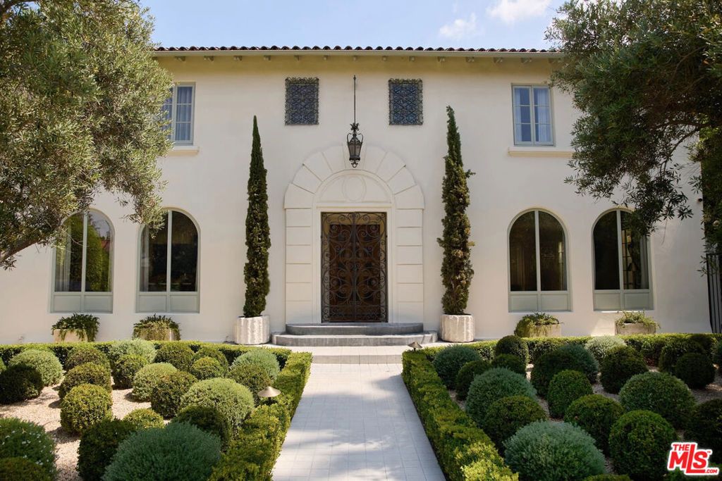 Photo of 172 S McCadden Place, Los Angeles, CA 90004 (MLS # 25601283)