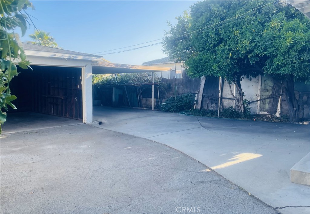 132 W Norwood Place