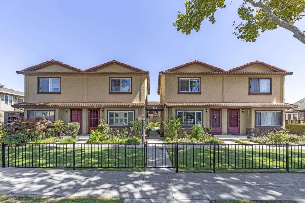 Wow! Best value in Santa Clara! Move in and enjoy this fabulous condo centrally located to schools, shopping, entertainment and highways! Spacious one car garage! Walk-in closet! Location! Location! Location!