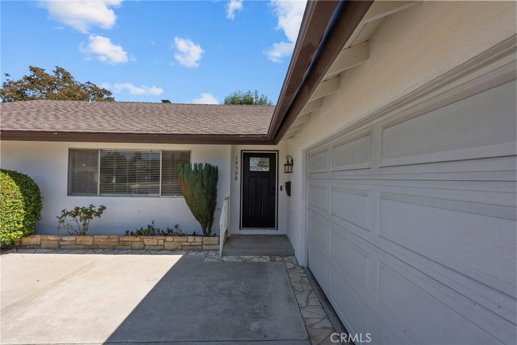 Photo of 10508 Collett Ave, Granada Hills, CA 91344 (MLS # SR25226208)