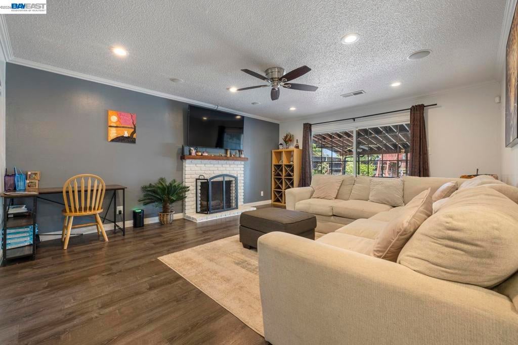 471 Helen Ave.
