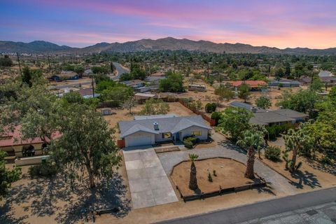 Photo of 56869 Mountain View Trail, Yucca Valley, CA 92284 (MLS # 219141241DA)