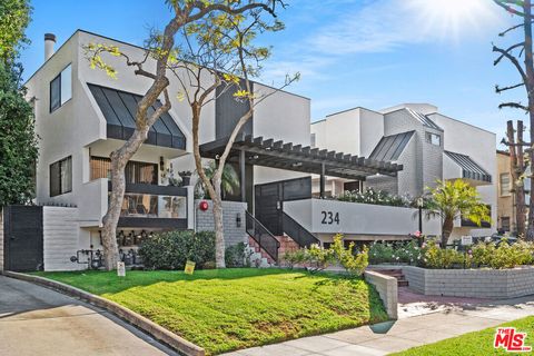 Photo of 234 S Tower Drive #2, Beverly Hills, CA 90211 (MLS # 25618435)