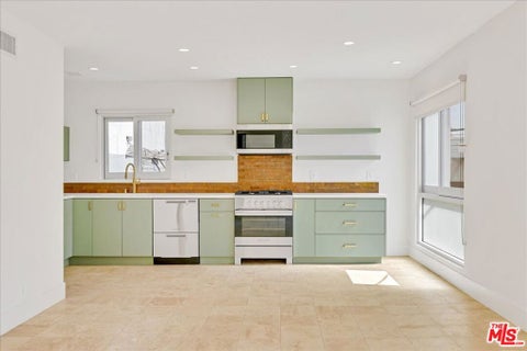 Photo of 210 S Hamilton Drive #04, Beverly Hills, CA 90211 (MLS # 26864135)