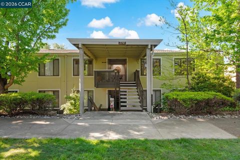 Photo of 2741 Golden Rain Rd Rd #7, Walnut Creek, CA 94595 (MLS # 41130114)