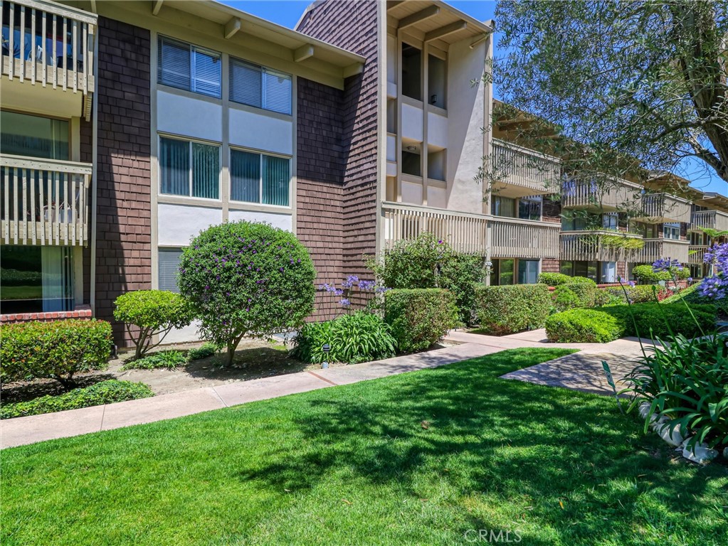 6542 Ocean Crest Drive C104