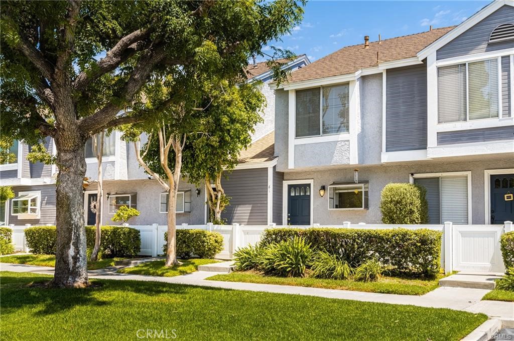 Two-bedroom townhouse in Aliso Viejo Morningside Terrace Community for rent, available NOW. The premises comes with electrical stove, dishwasher, in-house washer and dryer. There are front and back yards fully enclosed. Vinyl flooring covers the whole townhouse, no carpet. There is a full bath on the 2nd floor and half bath on the 1st floor. HOA amenities include spa pool and BBQ area. Location is highly desirable with walking distance to Costco and Aliso Niguel High school.