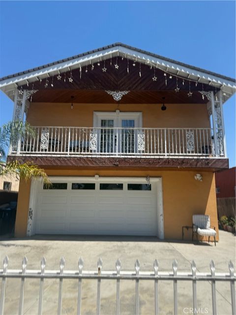 Photo of 815 E 80th Street, Los Angeles, CA 90001 (MLS # CV25168079)