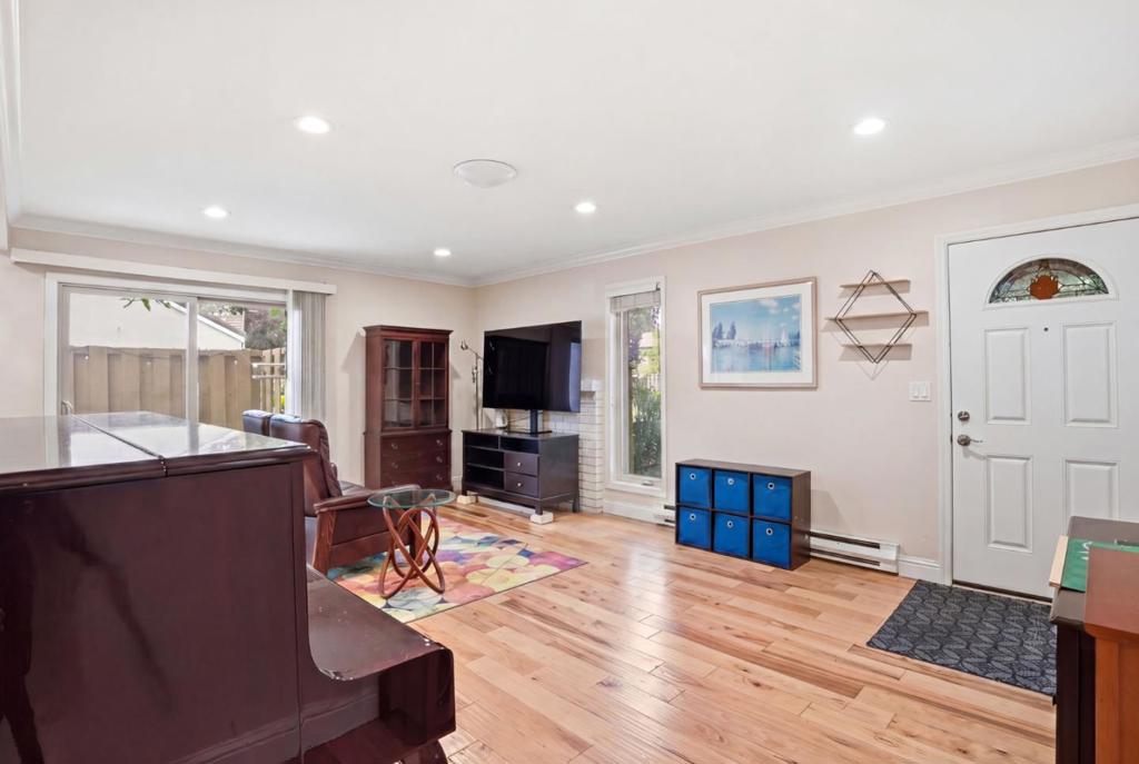 2524 Roblar Lane