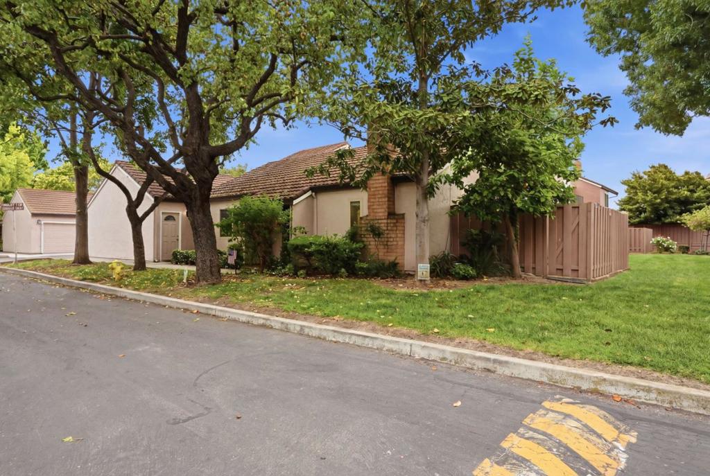 2524 Roblar Lane