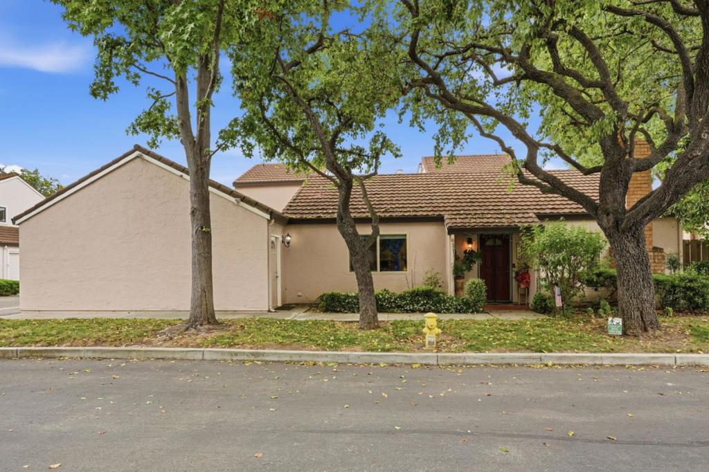 2524 Roblar Lane