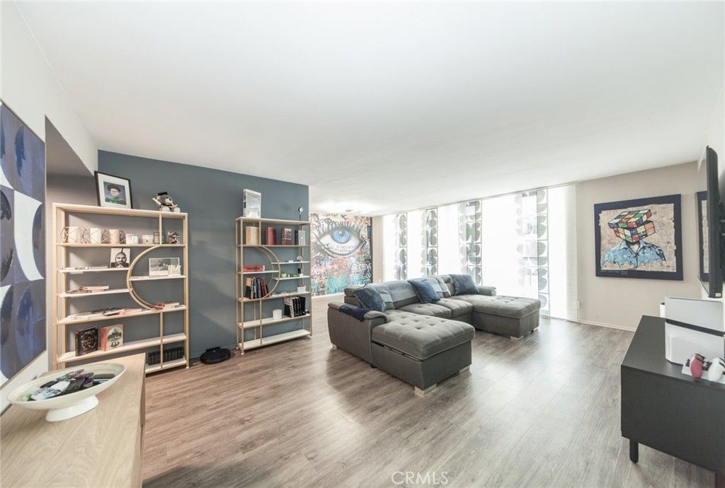 Photo of 7260 Hillside Avenue #207, Los Angeles, CA 90046 (MLS # SR26066217)