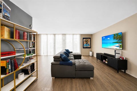 Photo of 7260 Hillside Avenue #207, Los Angeles, CA 90046 (MLS # SR26066217)