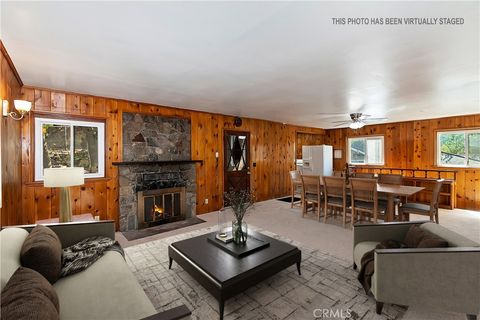 Photo of 912 Berne Dr, Crestline, CA 92325 (MLS # OC25243222)