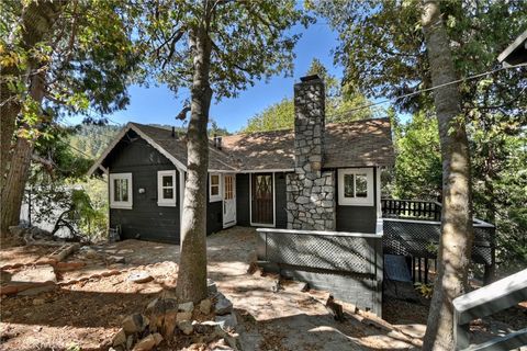 Photo of 912 Berne Dr, Crestline, CA 92325 (MLS # OC25243222) Photo of 912 Berne Dr, Crestline, CA 92325 (MLS # OC25243222)