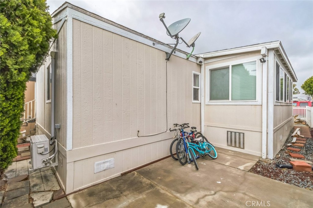 8221 Ilex Street 10