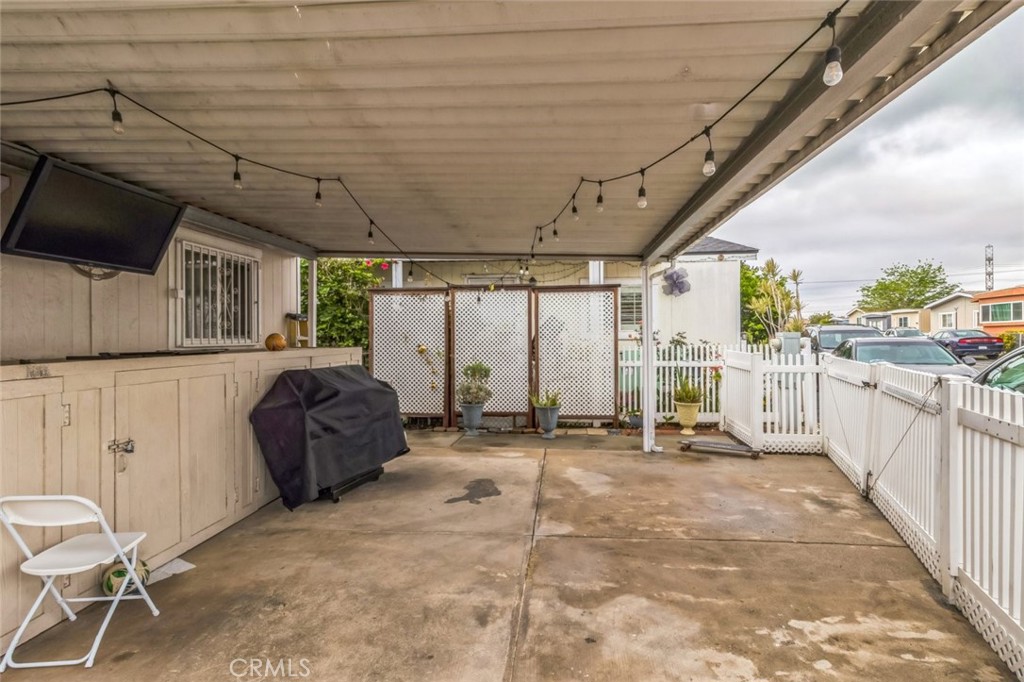 8221 Ilex Street 10