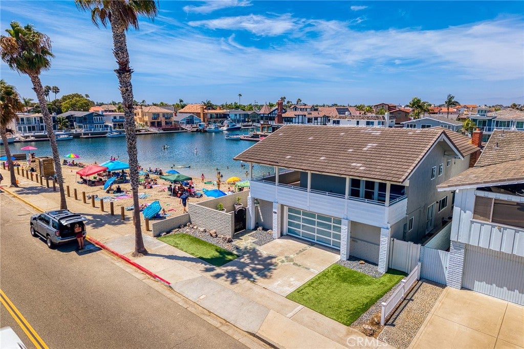 4051 Davenport DR