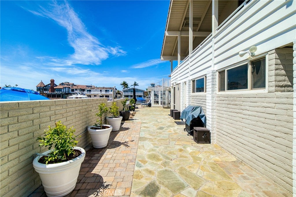 4051 Davenport DR, Huntington Beach CA 92649