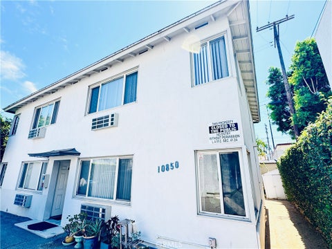 Photo of 10850 Landale St ST #1, North Hollywood, CA 91602 (MLS # SR26225630)