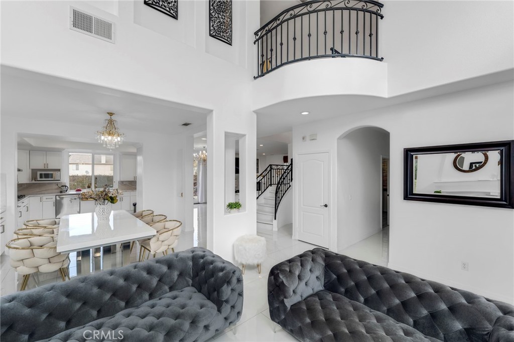 6997 Sale Avenue