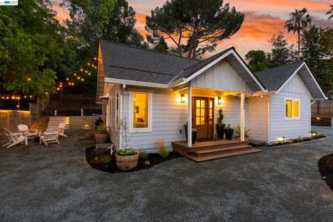 Photo of 2464 Larkey Lane LN, Walnut Creek, CA 94597 (MLS # 41133773)