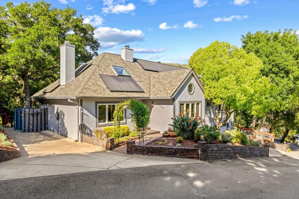 3785 Live Oak Lane