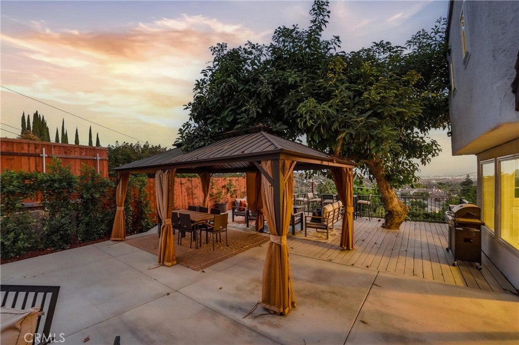 572 Church Hill