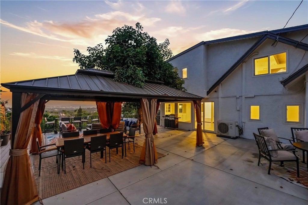 572 Church Hill