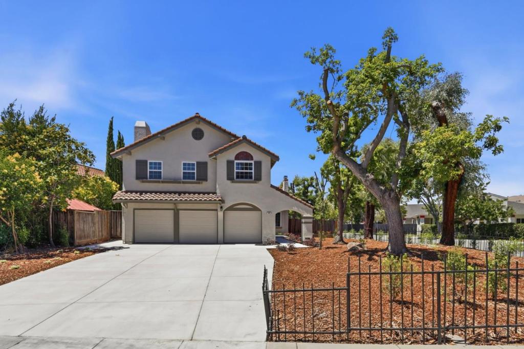 895 Del Vaile Court